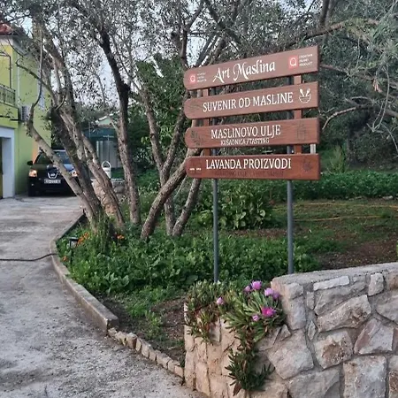 Senkini Dvori * Sutomiscica