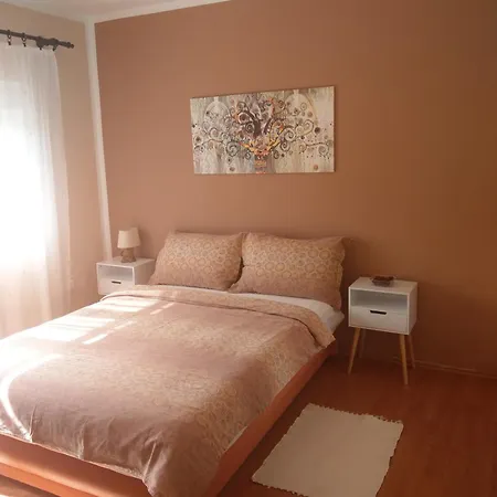 Senkini Dvori Sutomiscica