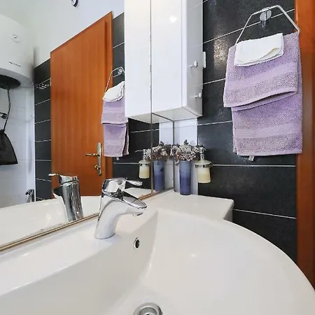 Senkini Dvori * Sutomiscica