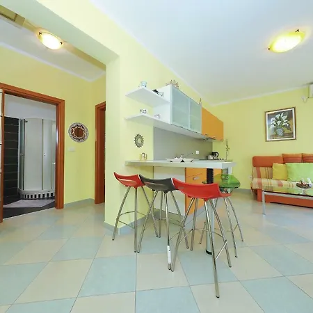 Senkini Dvori * Sutomiscica