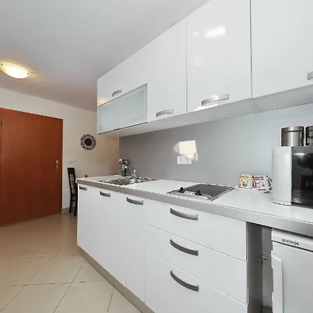 Senkini Dvori * Sutomiscica