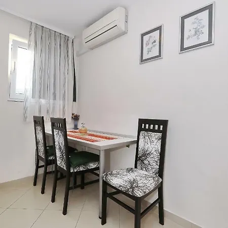 Senkini Dvori Sutomiscica