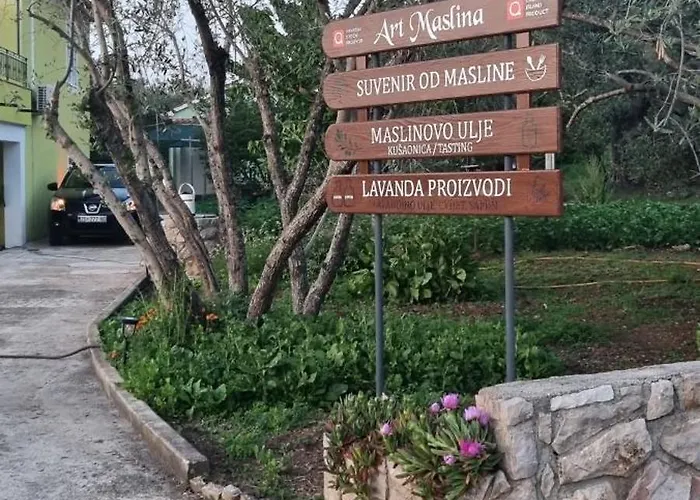 Senkini Dvori * Sutomiscica
