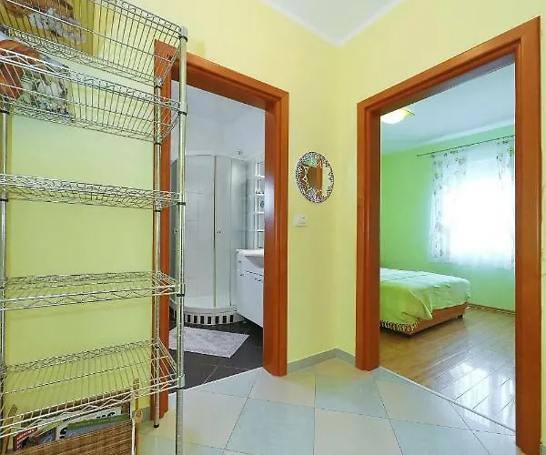 Senkini Dvori Daire Sutomiscica