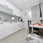 Senkini Dvori Apartment Sutomiscica