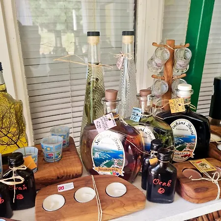 Senkini Dvori Apartman Sutomiscica