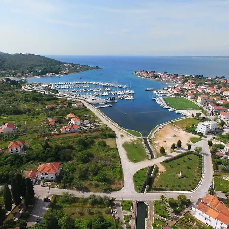 Senkini Dvori