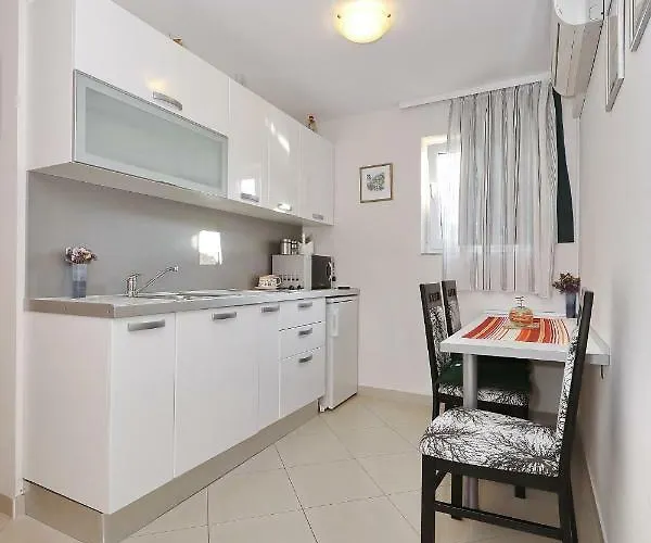 Senkini Dvori * Sutomiscica