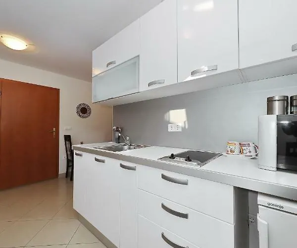 Senkini Dvori * Sutomiscica