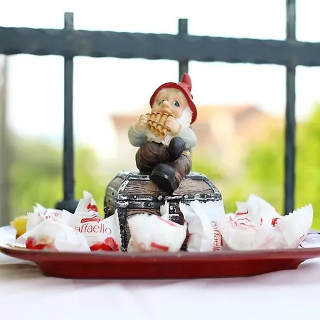 Senkini Dvori * Sutomiscica