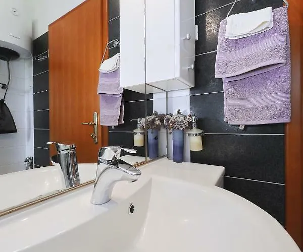 Senkini Dvori * Sutomiscica