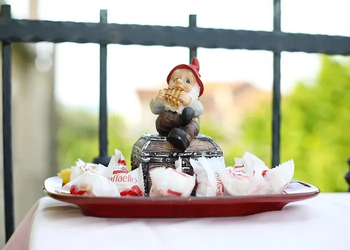 Senkini Dvori * Sutomiscica