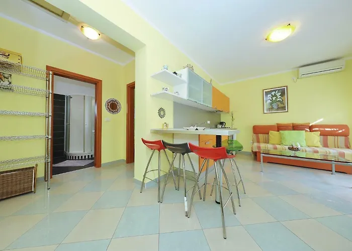 Senkini Dvori * Sutomiscica