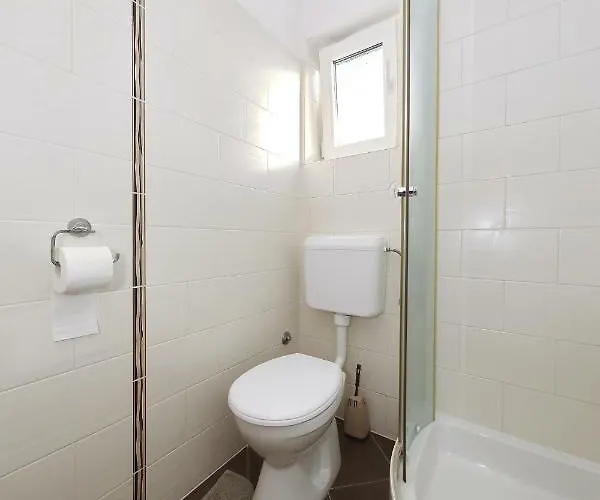 Senkini Dvori * Sutomiscica