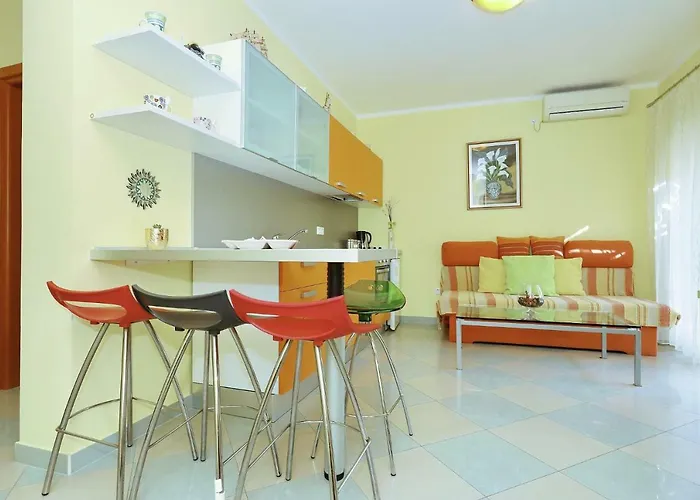 Senkini Dvori Sutomiscica